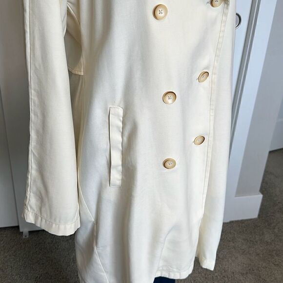 MAUBY Trench Coat In Off White - Picture 5 of 13